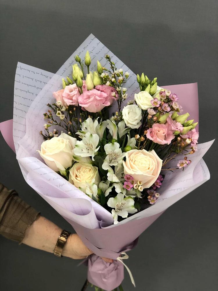 Букет цветов из: Альстромерии, Розы и Лизиантусы в Белице