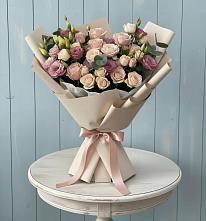 Букет цветов из:  Розы и Лизиантусы в Белице