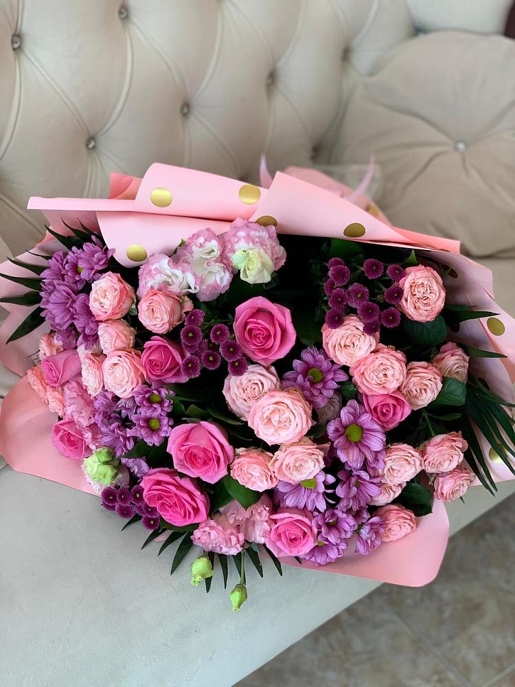 Букет цветов из: Хризантемы, Розы и Лизиантусы в Белице