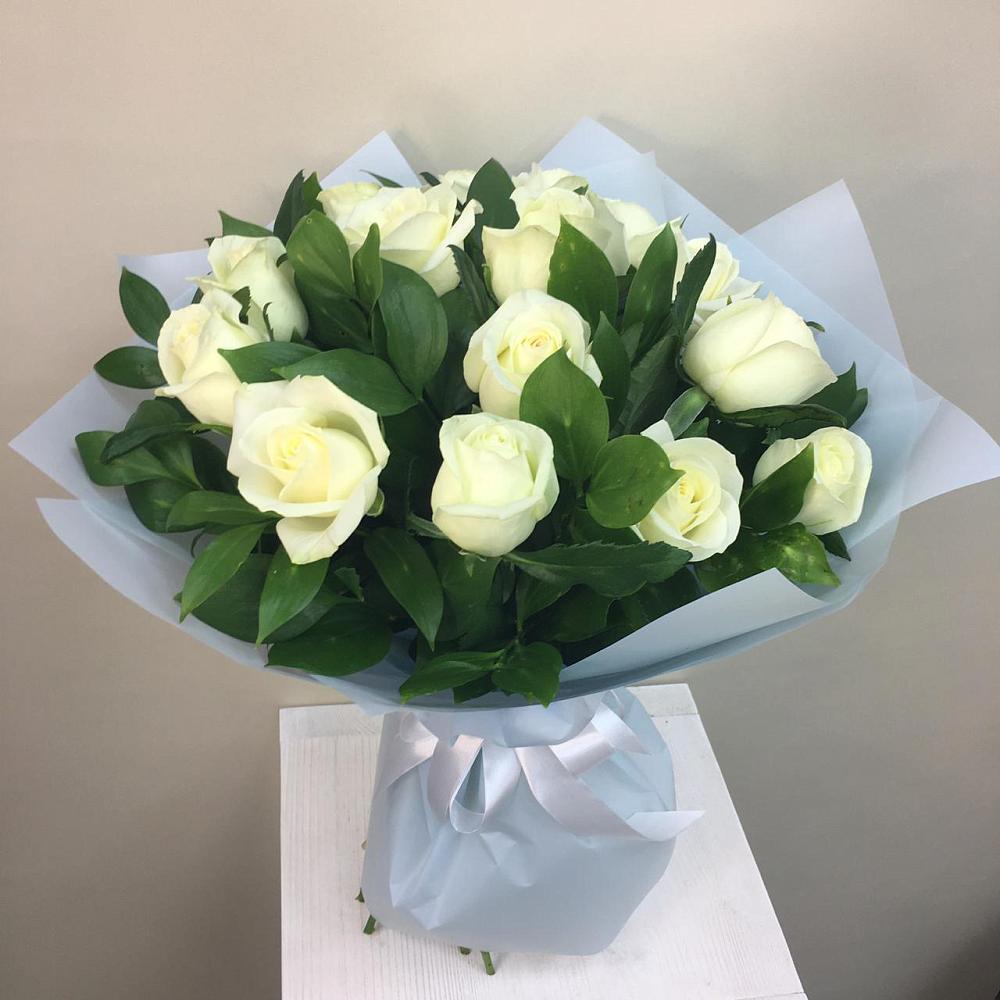 Букет 15 Белых роз Проуд в Белице