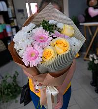 Букет цветов из:  Герберы, Розы и Хризантемы в Белице