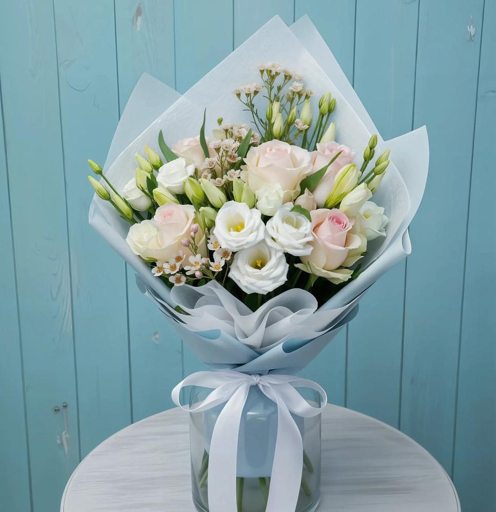 Букет цветов из: Розы и Лизиантусы в Белице