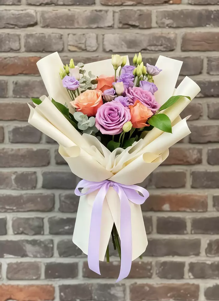 Букет цветов из: Лизиантусы и Розы в Белице