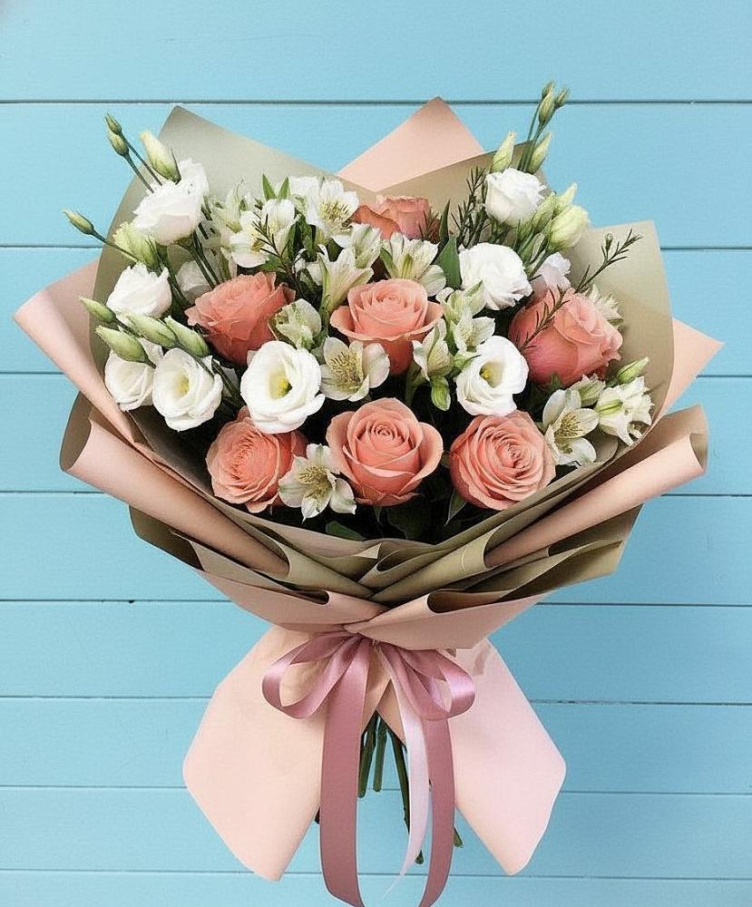 Букет цветов из: Розы, Альстромерии и Лизиантусы в Белице