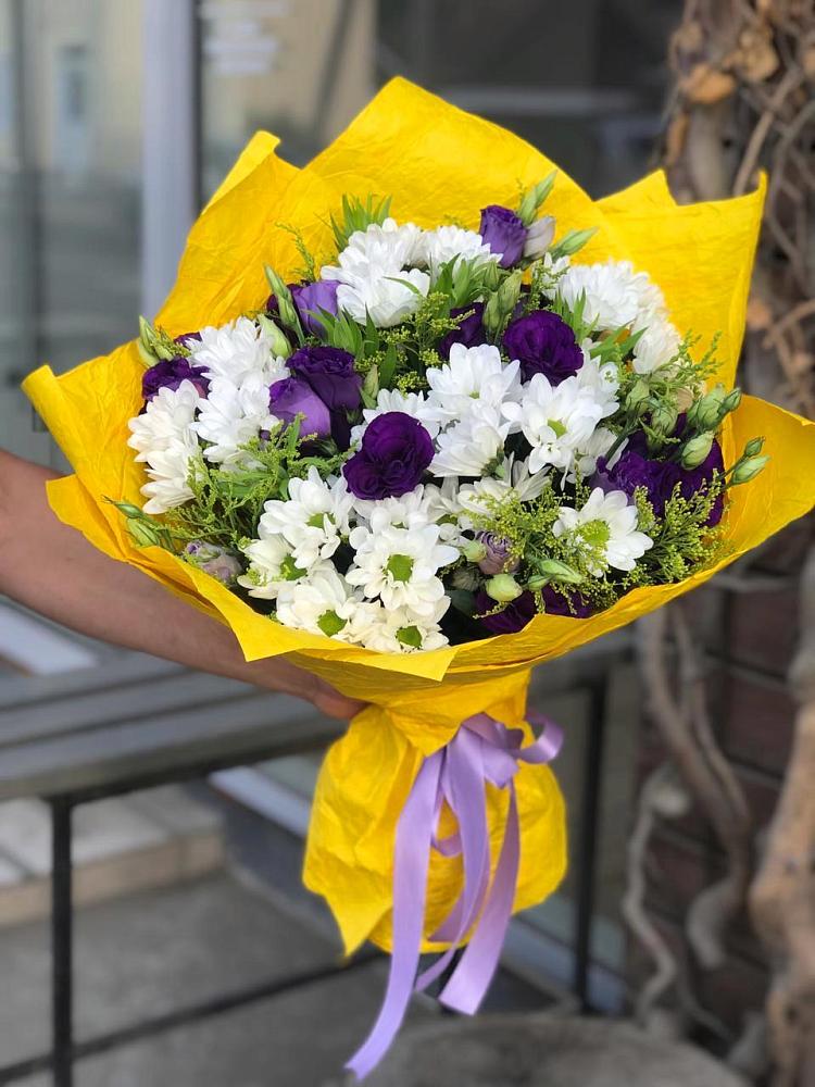 Букет цветов из: Ирисы, Хризантемы и Ромашки в Белице