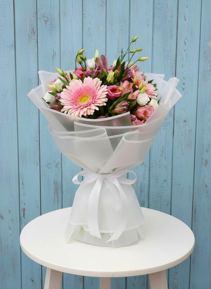 Букет цветов из: Герберы, Альстромерии и Лизиантусы в Белице