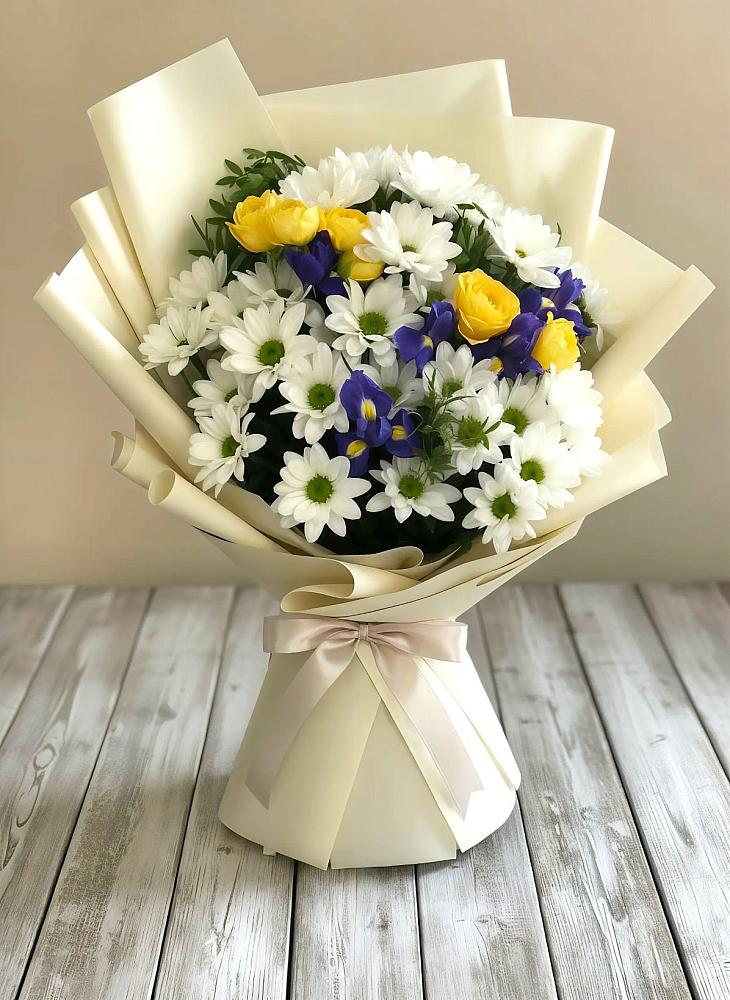 Букет цветов из: Ирисы, Хризантемы и Розы в Белице