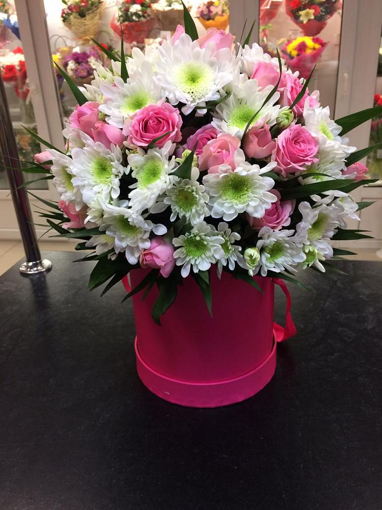 Цветочная композиция из Розы и Хризантемы в шляпной коробке в Белице