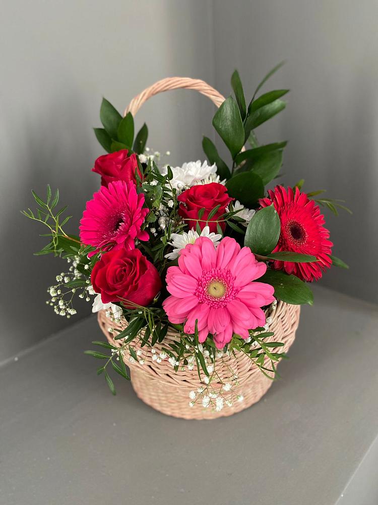 Цветочная композиция из Розы, Хризантемы и Герберы в корзине в Белице