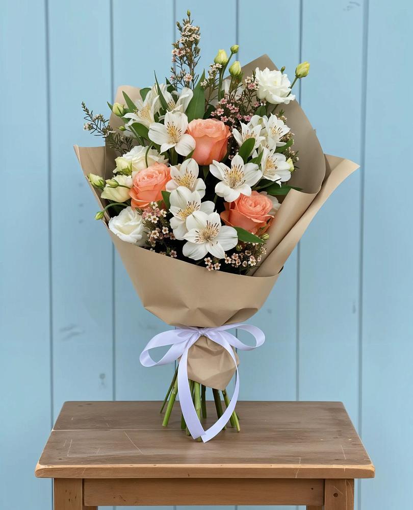 Букет цветов из: Альстромерии, Лизиантусы, Розы и Хризантемы в Белице